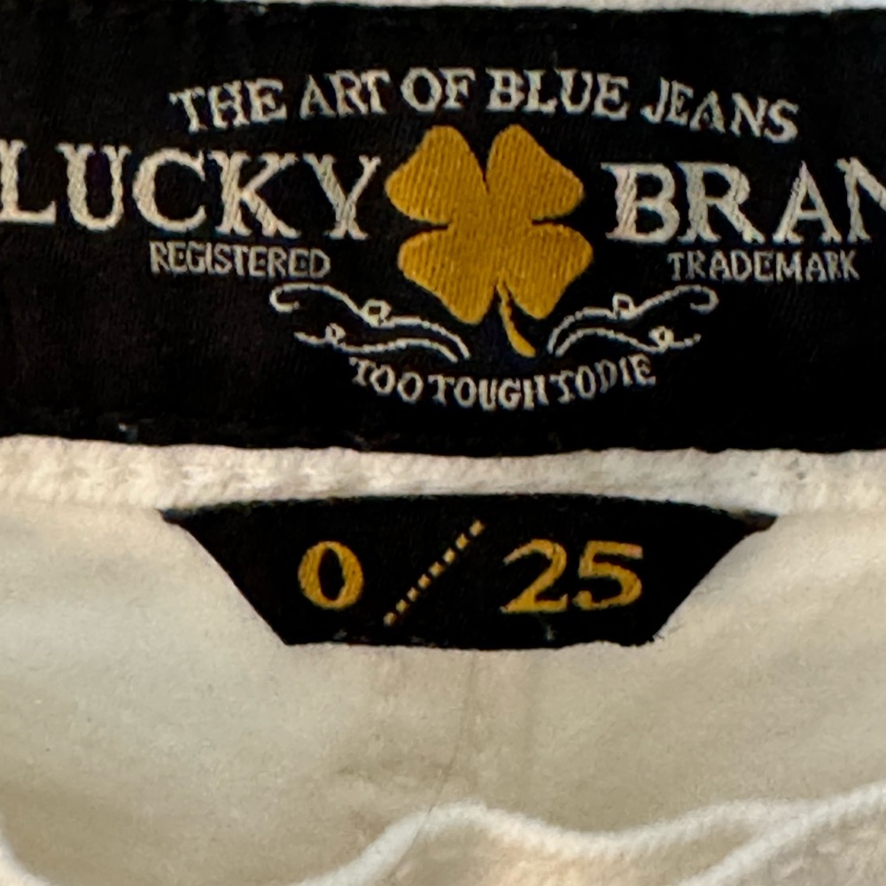 Lucky Brand embroidered hem white jeans. Size 0/25.